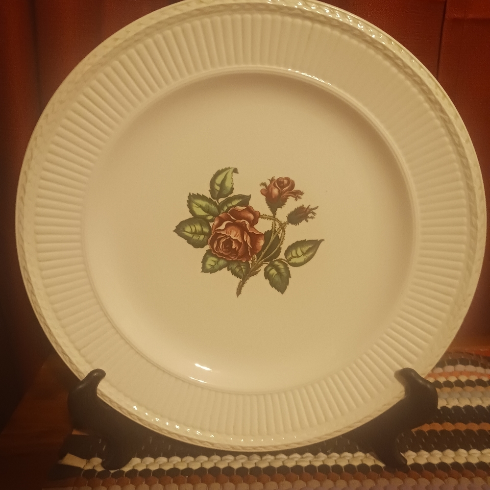Wedgewood Moss Rose plate with wooden stand